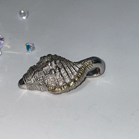 Na Hoku Sterling Silver Sea Shell Pendant with 18K Gold Trim & Mother of Pearl - Picture 7 of 10